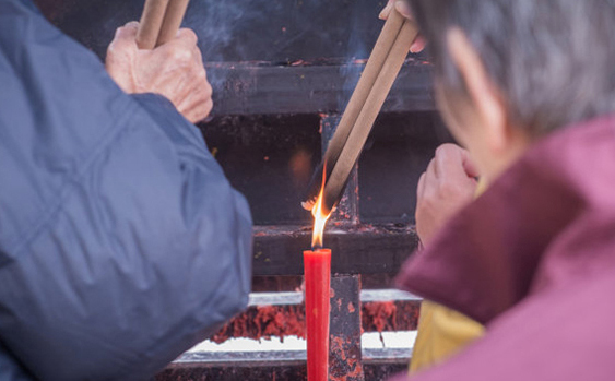 中元节给去世的人烧纸习俗文化由来已久